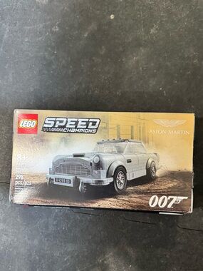 Lego Speed Champions Aston Martin DBS - UNOPENED
